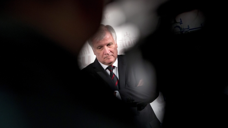 Вътрешният министър на Германия поиска отмяна на Шенген