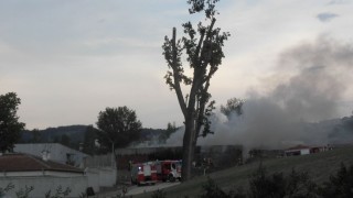 Пожар избухна в склад на военното поделение в Благоевград