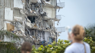 В района на Маями Сърфсайд заради предстоящия ураган Елза спасителните