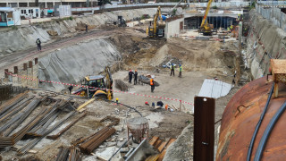 Строежът на метрото наводни с фекални води мазетата на блок в София