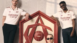 Арсенал представи третия си екип за сезон 2025 26 който е