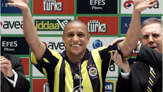 Фенербахче представи официално Роберто Карлуш