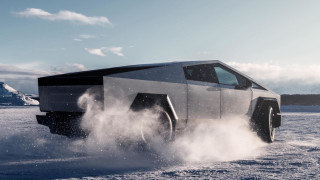 Tesla включи клауза в договора за закупуване на електрически пикапи