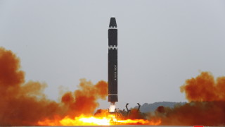 Северна Корея е изстреляла балистична ракета към морето край източното