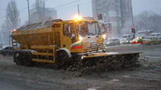 197 снегорина почистват улиците на София