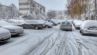 Падна първият сняг в София