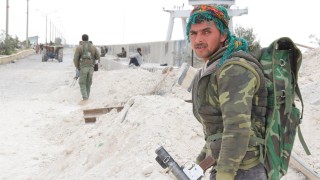 Подкрепяните от САЩ кюрдски и арабски сили които водят битка