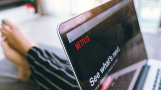 Акциите на Netflix загубиха почти 12 снощи след като компанията
