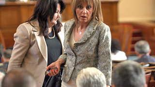 Страсти и членове в пленарна зала