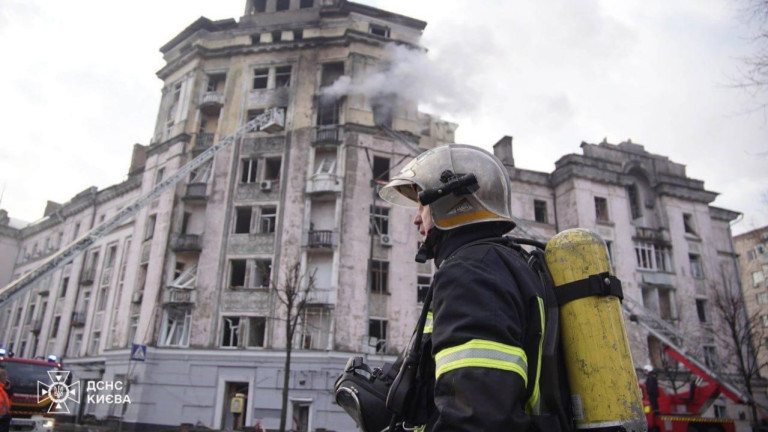 Няколко експлозии са били чути в Киев, съобщават украинските медии.
В