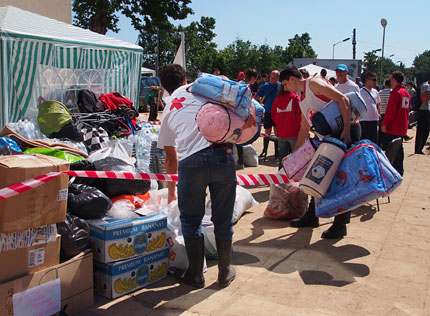 Пристигнаха първите фургони за пострадалите от бедствието в „Аспарухово” 