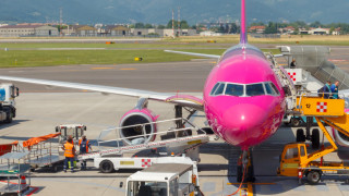 Десетки българи не могат да се приберат след отказ за полет на Wizz Air