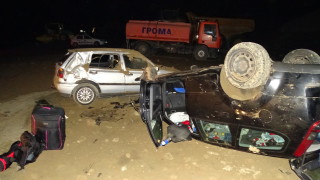 Катастрофа край Благоевград тази нощ прати трима души в болница