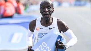 Кенийската легенда Елиуд Кипчоге счупи собствения си световен рекорд в