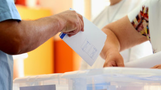 Частични местни избори се провеждат в няколко области в страната