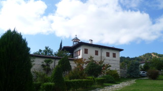 Продължава издирването на двамата мъже нападнали Роженския манастир Вчера бяха