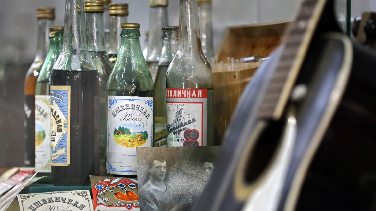 В Холандия иззеха 90 000 бутилки руска водка за КНДР