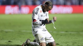 Бразилецът Каземиро заяви че поставя Неймар сред най големите играчи с