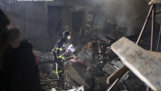 Руски безпилотен самолет е ударил жилищна сграда в Киев Това съобщиха