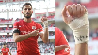 Израелският футболист Сагив Йехезкел който е играч на турския Анталияспор