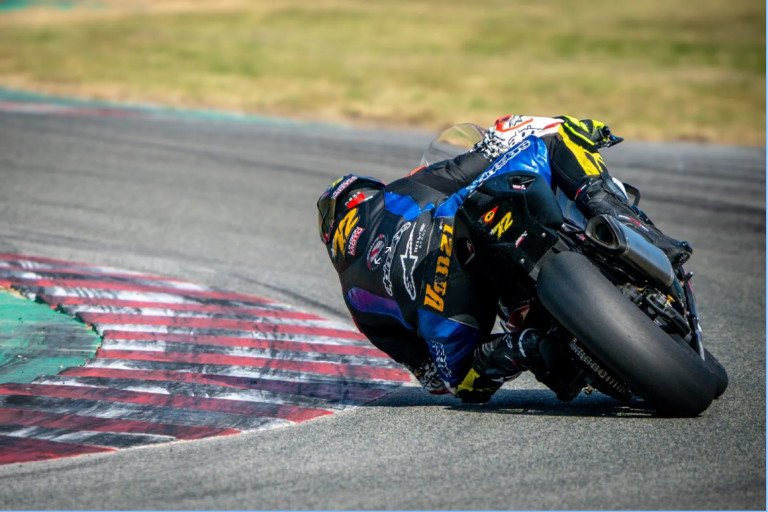 Българският пилот Иван Костадинов (VanZi)