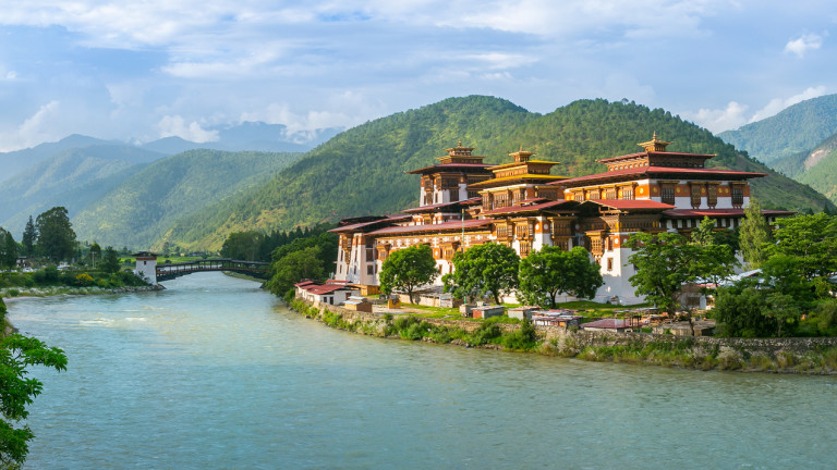 Известна като азиатската Швейцария, малката хималайска държава Бутан в Южна