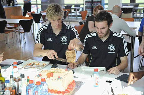 Торес почерпи скромно за 28-ия си рожден ден