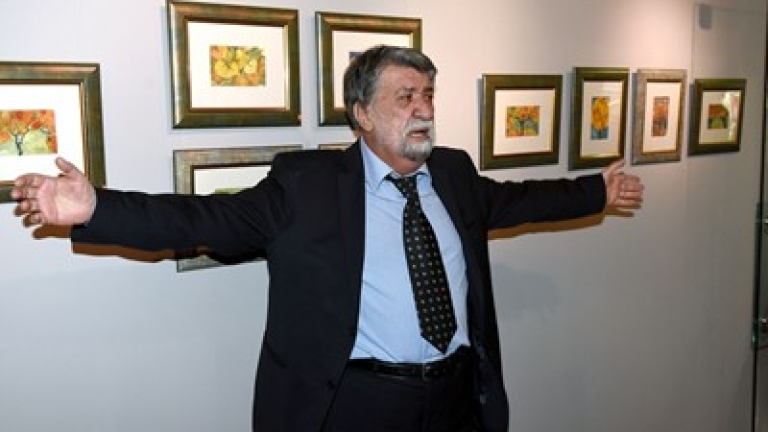 Вежди Рашидов подреди картините си, рисувани в болницата