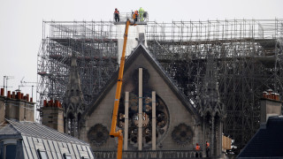 Работниците които обновяват Нотр Дам нарушавали забраната за пушене признава