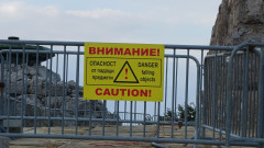 Напрежение на Шипка: Протестиращи блокираха камион с каменни плочи