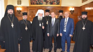 Медведев предал поздрави от патриарх Кирил на патриарх Неофит