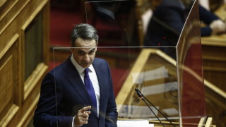 Гърция планира да започне да ваксинира хората срещу коронавируса от