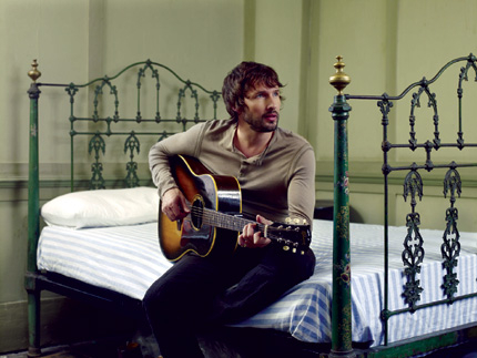 Видеото „1973” на James Blunt - най-теглено в iTunes