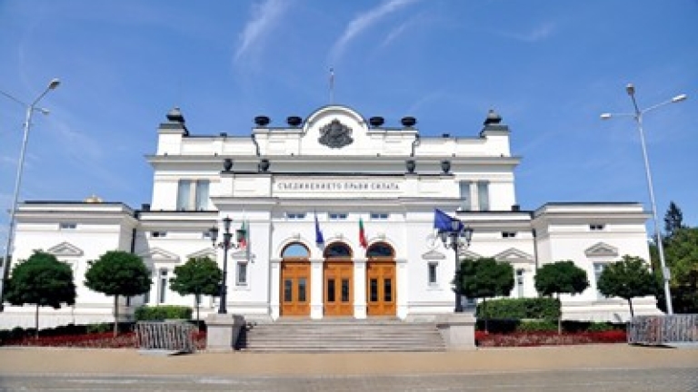 Новият хит - селфи в парламентарния клозет