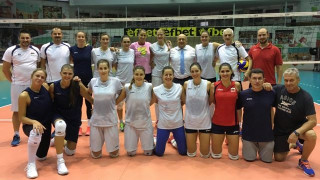 Министър Кралев посети тренировка на женския национален отбор по волейбол
