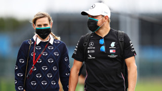 Пилотът на Мерцедес Валтери Ботас изглеждаше сигурен във второто място