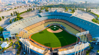 Певицата и инфлуенсърка Неца предизвика национален дебат след като изпълни американския