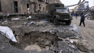 Двама души бяха убити при атака с дронове срещу град