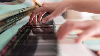 20-годишен български пианист спечели един от най-престижните конкурси в света