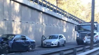 Верижна катастрофа затруднява трафика на булевард в София