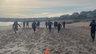 Футболистите на Созопол проведоха тренировка на плажната ивица в едноименния