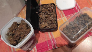 При полицейска спецоперация откриха близо килограм наркотици в апартамента на