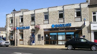 Barclays продаде 89 банкови клона в Италия