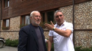 Легендата на българския футбол Христо Стоичков използва социалните мрежи за да