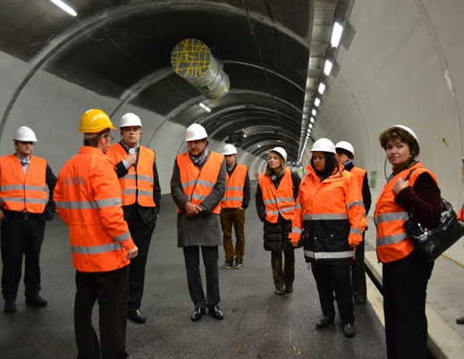 Министър Лиляна Павлова проучва как швейцарците строят тунели
