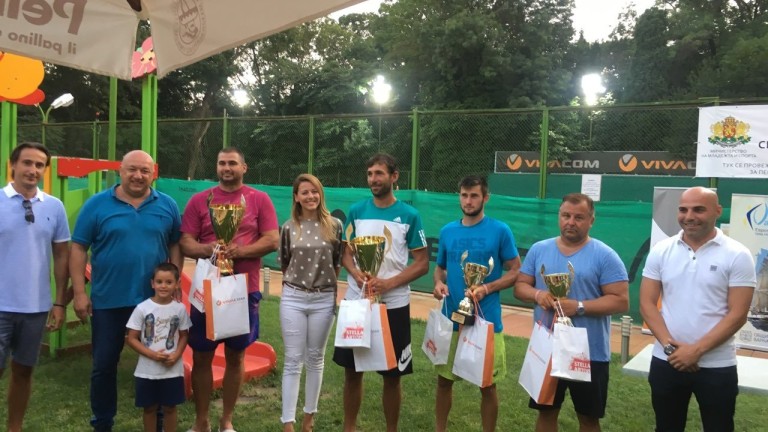 Красен Кралев награди победителите на тенис турнира "Про-Ам"