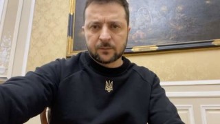 Украинският президент Володимир Зеленски заяви във вечерно обръщение че боевете