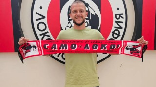 Юлиян Ненов официално отново е футболист на Локомотив София съобщиха