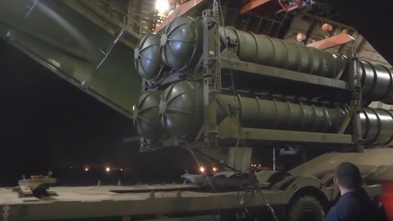 Разполагането на противовъздушната система С-300 от страна на Русия в