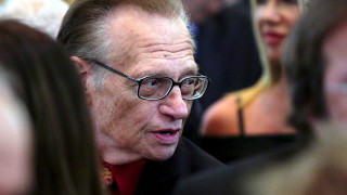 Известният американски телевизионен водещ Лари Кинг който е болен от